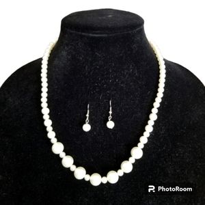 NWOT Faux Simulated Pearl Necklace And Earing Set